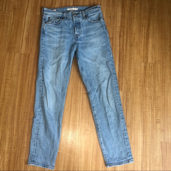 Levi’s Light Wash Button Fly Wedgie Jeans - Picture 2 of 12